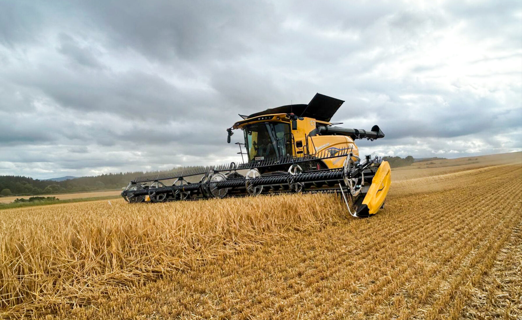New Holland Combine CR9.90
