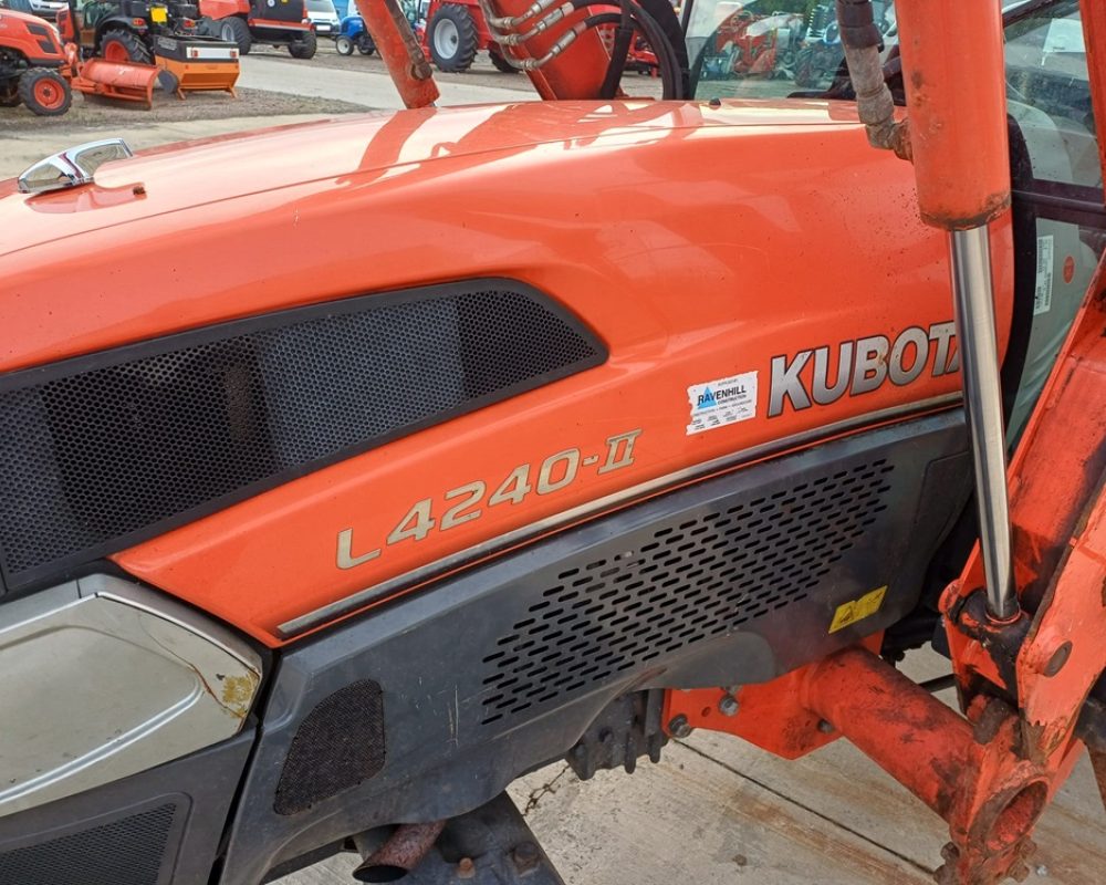 KUBOTA 4240 L KUBOTA TRACTOR