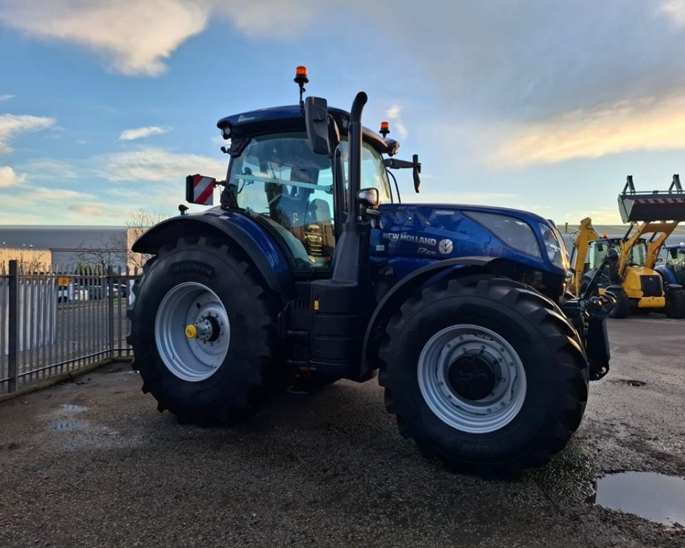 NH TRACTOR T7.270 AC NEW HOLLAND TRACTOR