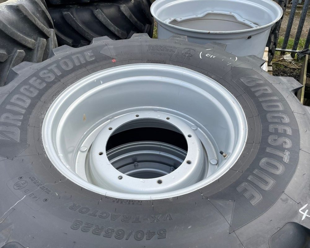 NH TRACTOR 650/65R38 540/65R28