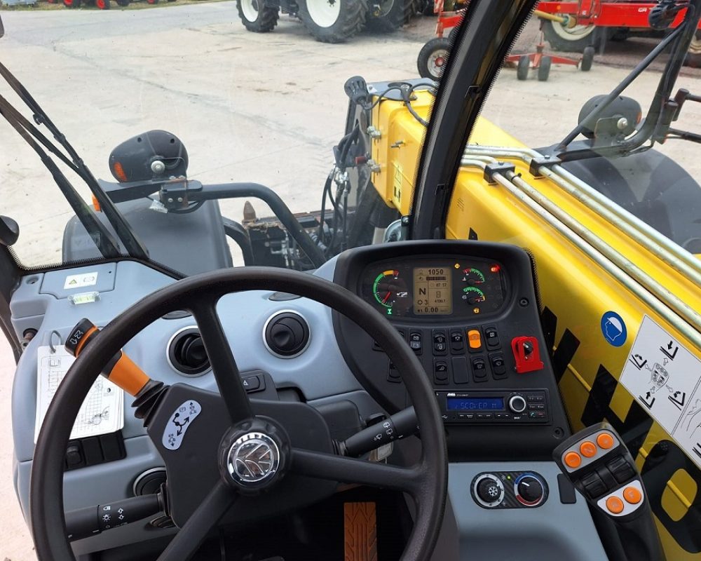 NH TRACTOR TH7.42 NEW HOLLAND HANDLER