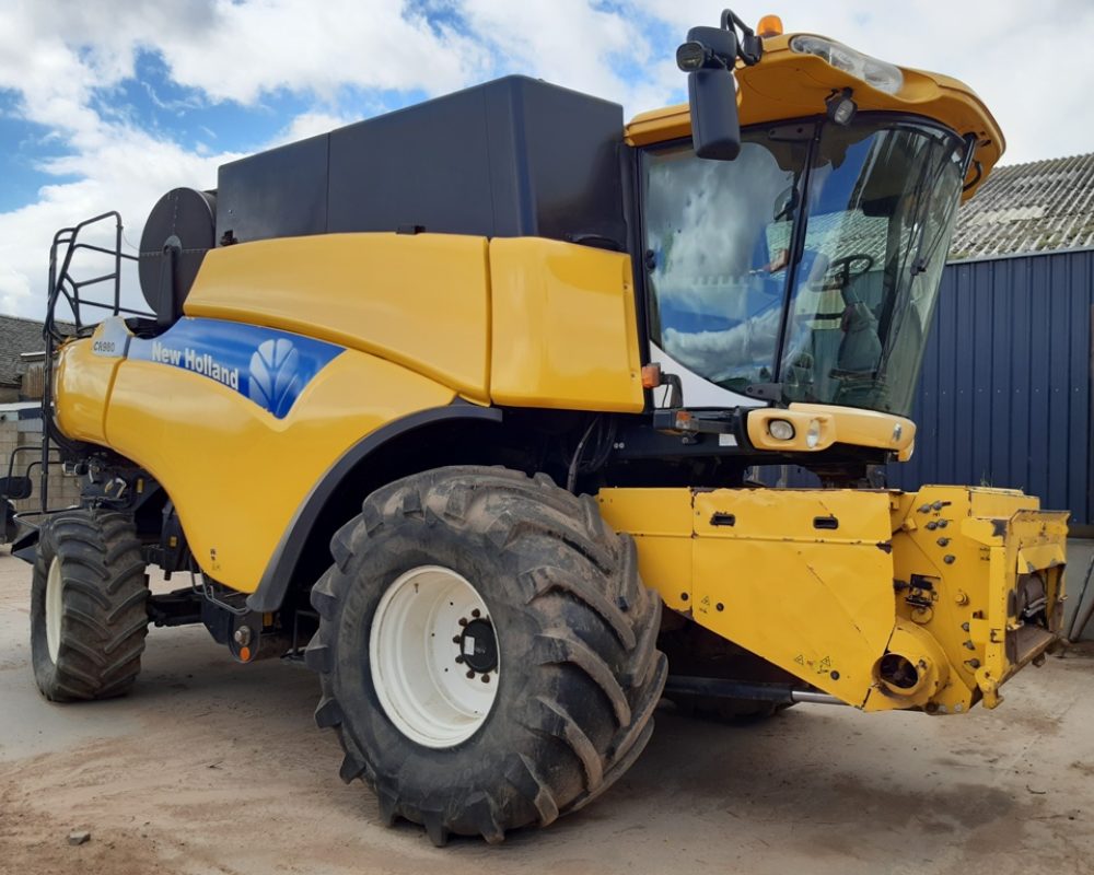 NH HARVESTER CR980 NEW HOLLAND COMBINE