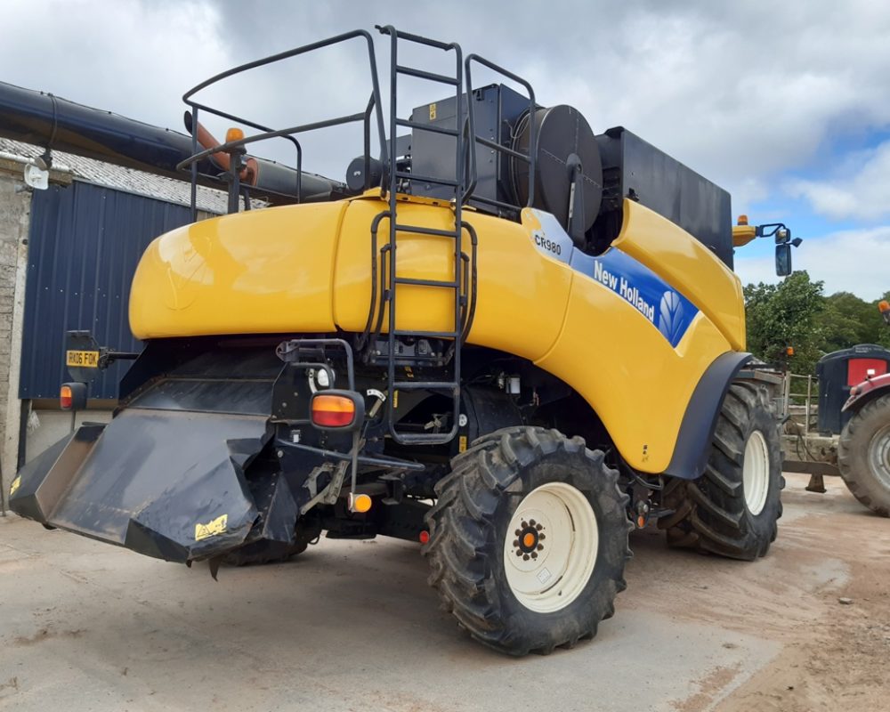 NH HARVESTER CR980 NEW HOLLAND COMBINE