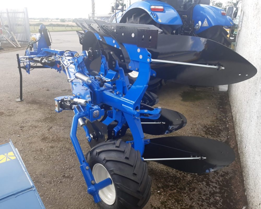 NH IMPLEMENTS PHH4 NEW HOLLAND PLOUGH