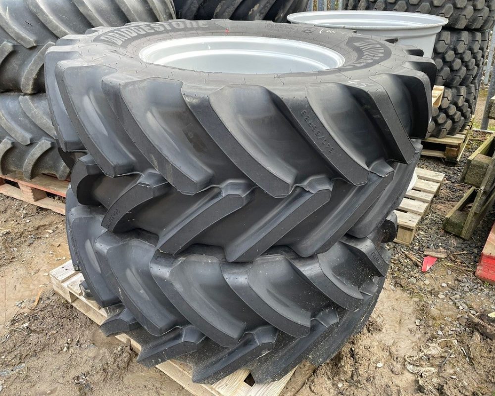 NH TRACTOR 650/65R38 540/65R28