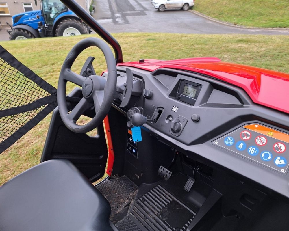 HONDA (UK) PIONEER 520 DEMO HONDA SIDE BY S