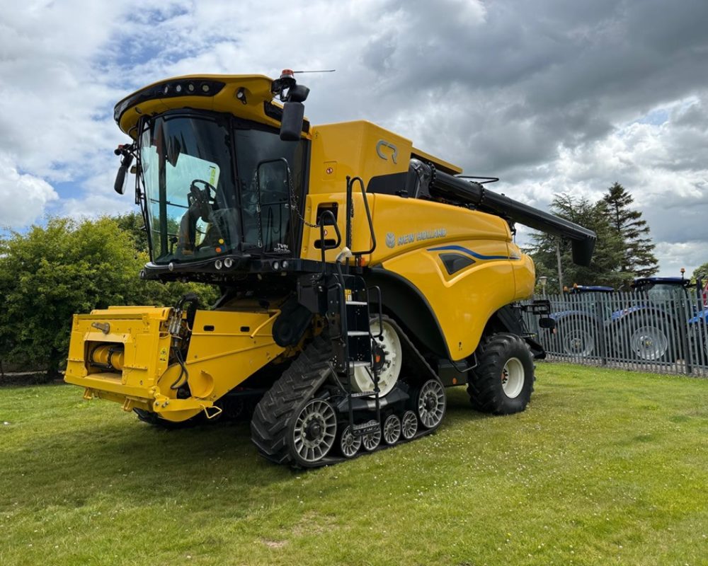 NH HARVESTER CR8.80 NEW HOLLAND BACK UP