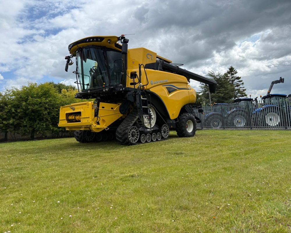 NH HARVESTER CR8.80 NEW HOLLAND BACK UP