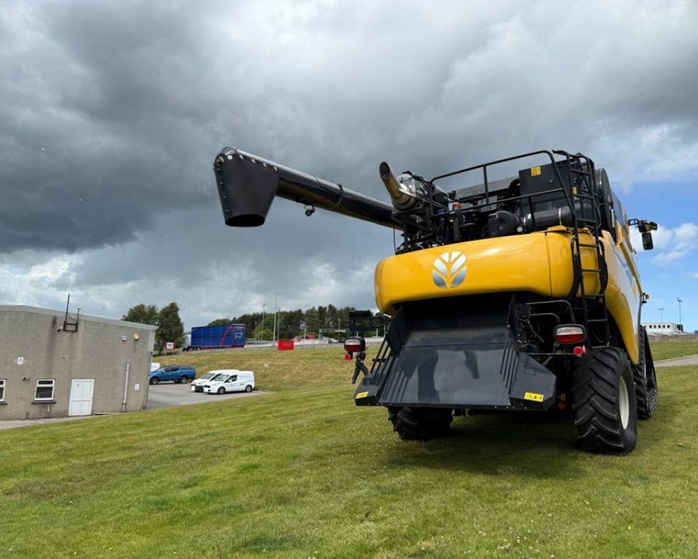 NH HARVESTER CR8.80 NEW HOLLAND BACK UP