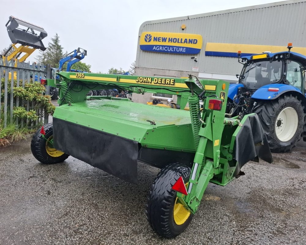 JOHN DEERE 1365 TRAILED MOWER