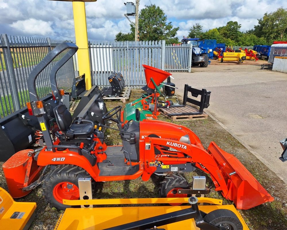 KUBOTA BX2350 KUBOTA TRACTOR