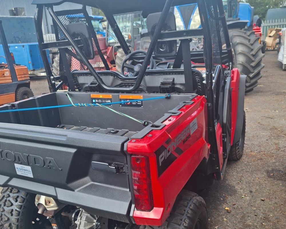 HONDA (UK) PIONEER 520 HONDA SXS520M2 DEMO