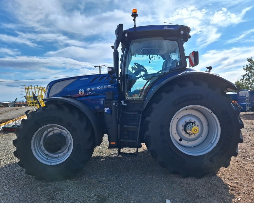 NH TRACTOR T7.300 AC NEW HOLLAND BACK UP