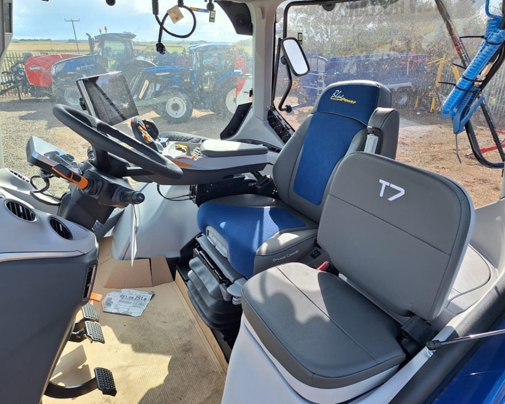NH TRACTOR T7.300 AC NEW HOLLAND BACK UP