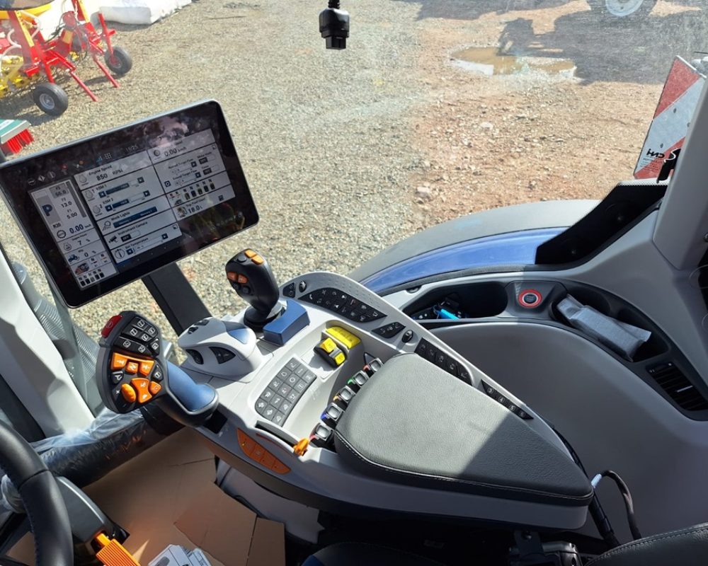 NH TRACTOR T7.300 AC NEW HOLLAND BACK UP