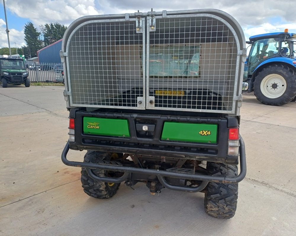 JOHN DEERE GATOR XUV865M JOHN DEERE