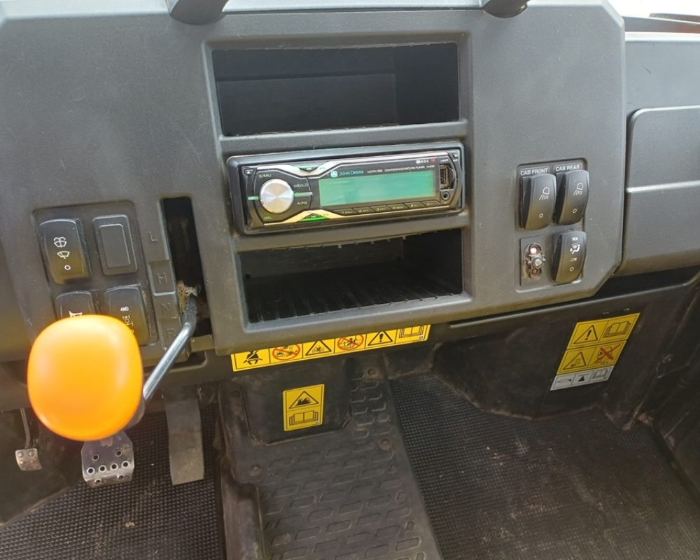 JOHN DEERE GATOR XUV865M JOHN DEERE