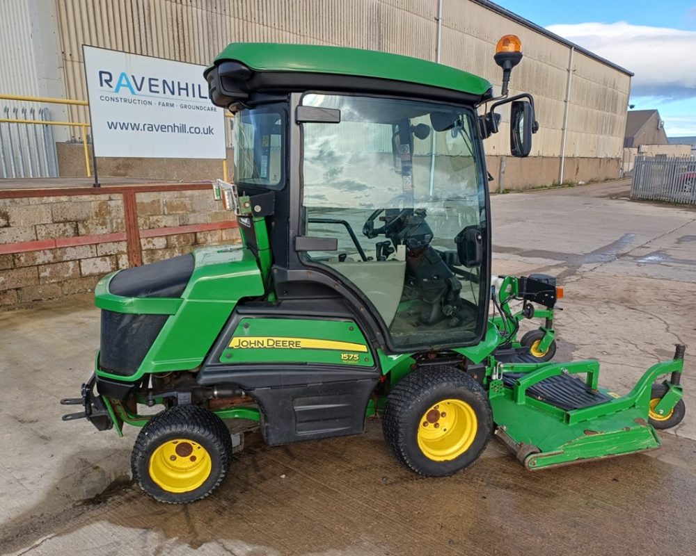 JOHN DEERE 1575 JOHN DEERE MOWER