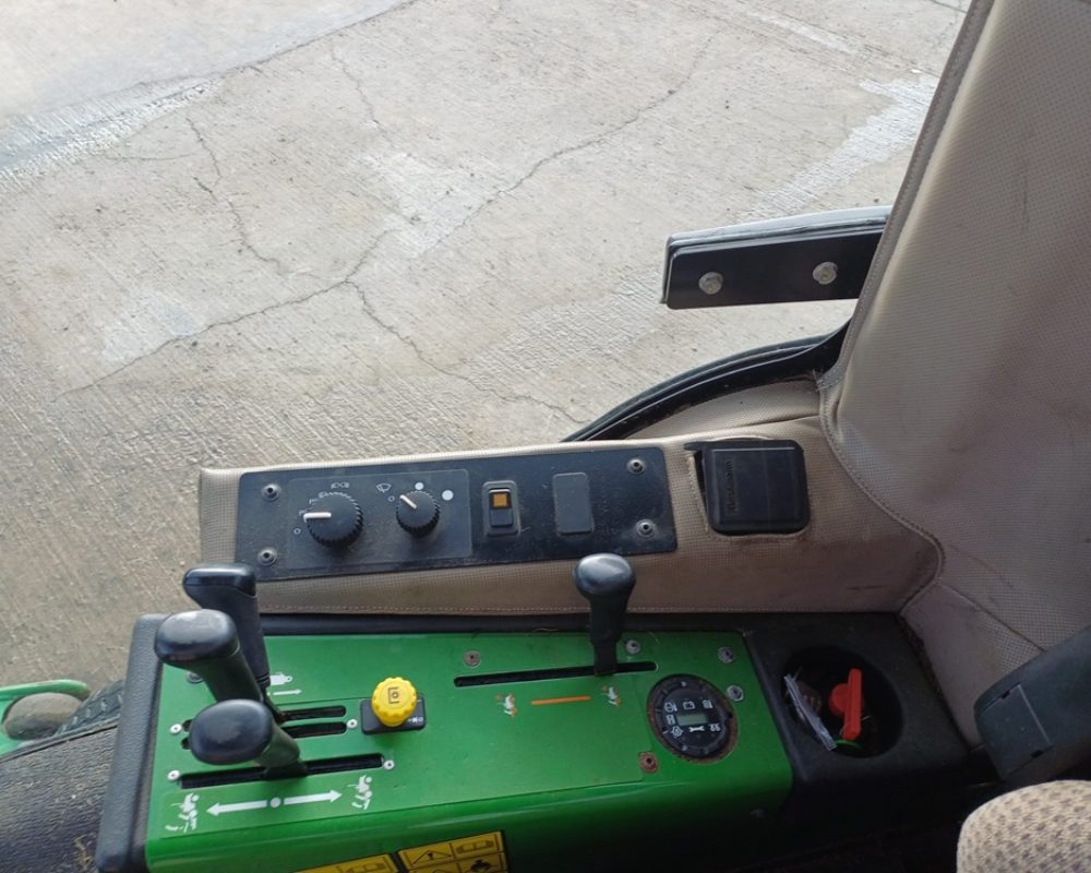 JOHN DEERE 1575 JOHN DEERE MOWER