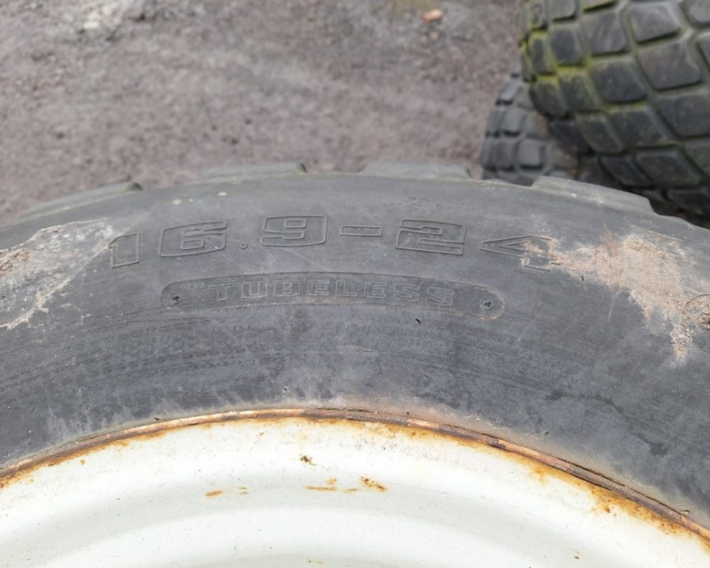 MISCELLANEOUS TURF TYRES TO SUIT NH TN75DA